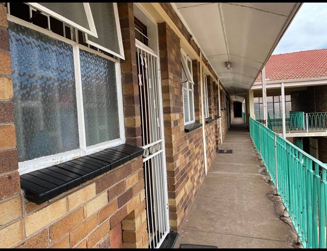 2 BEDROOM APARTMENT FOR SALE IN VANDERBIJLPARK CW 3